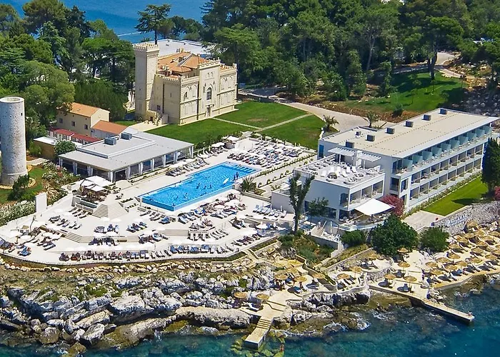 Isabella Island Miramare & Hotel