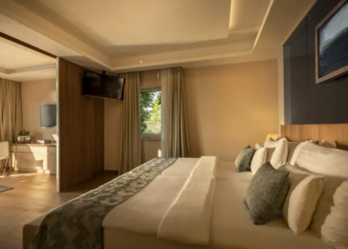 Otel Isabella Island Miramare & 5*